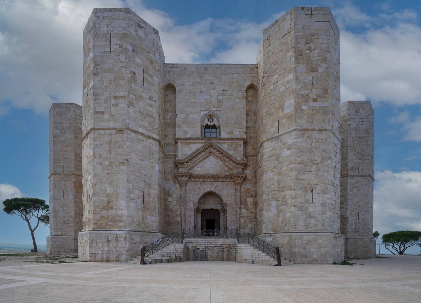 Castel del Monte ad Andria, castello ottagonale di Federico II, patrimonio UNESCO
