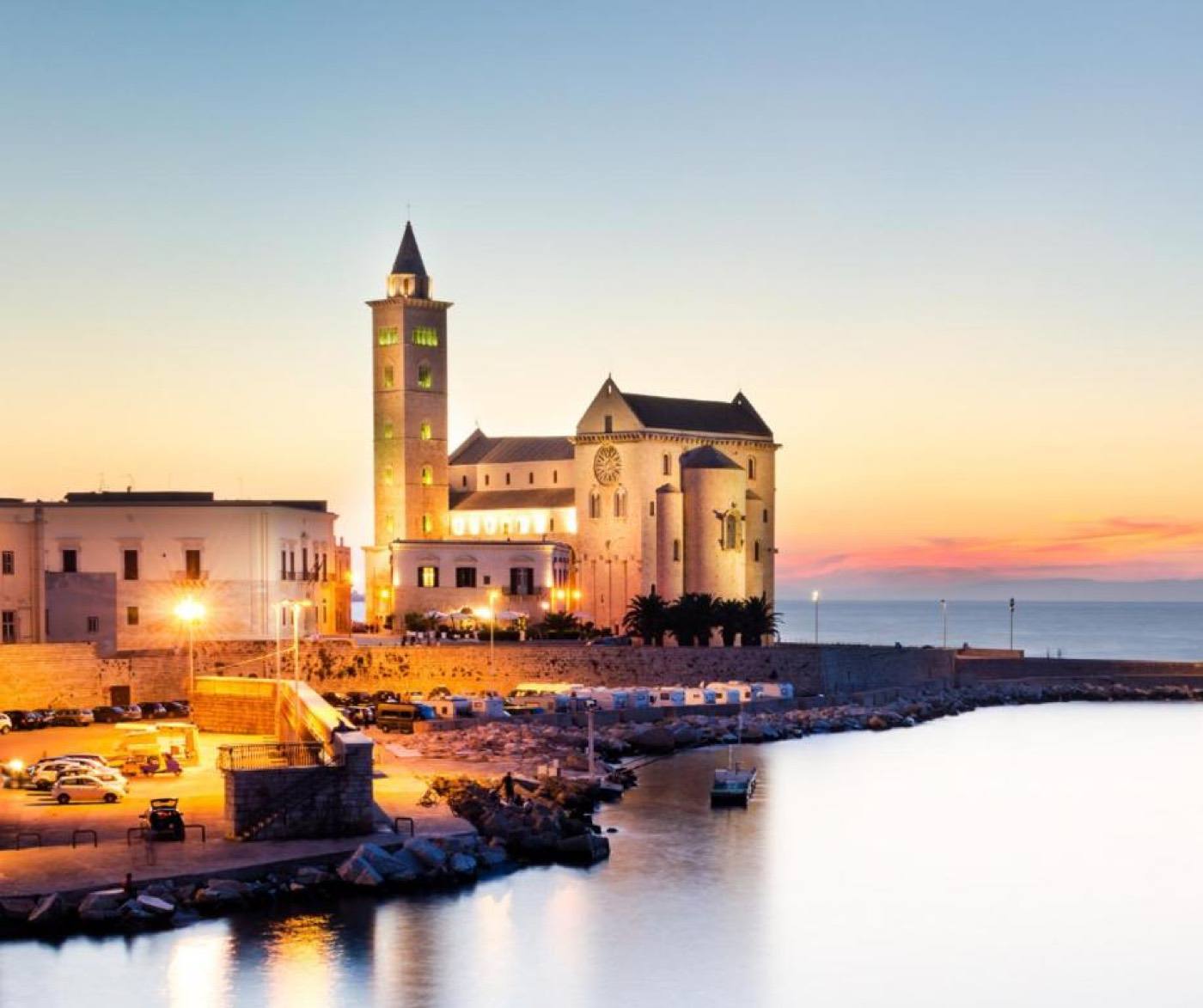 La Cattedrale di Trani sul mare, a breve distanza da Margherita di Savoia